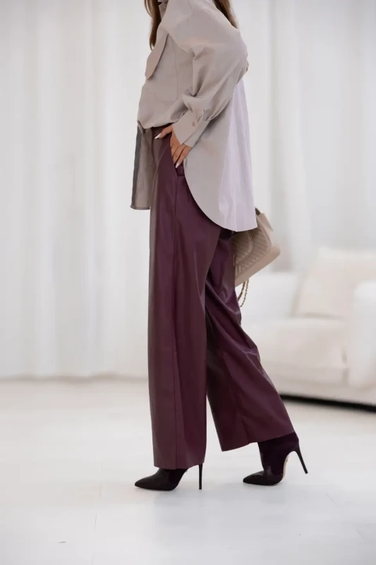 CARMEL Spodnie SOE z ekoskóry (bordo)