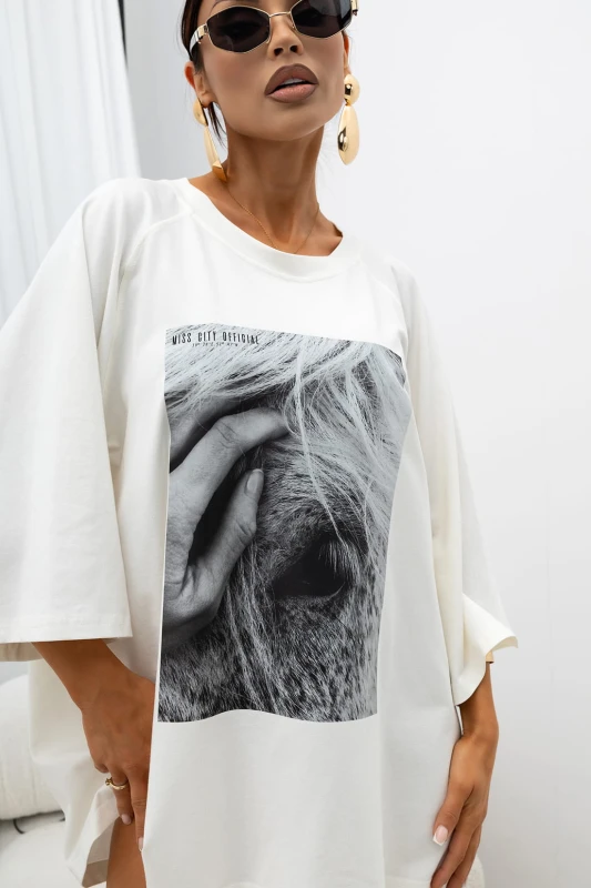 MISS CITY OFFICIAL Damski T-shirt Wild Muse (biały)