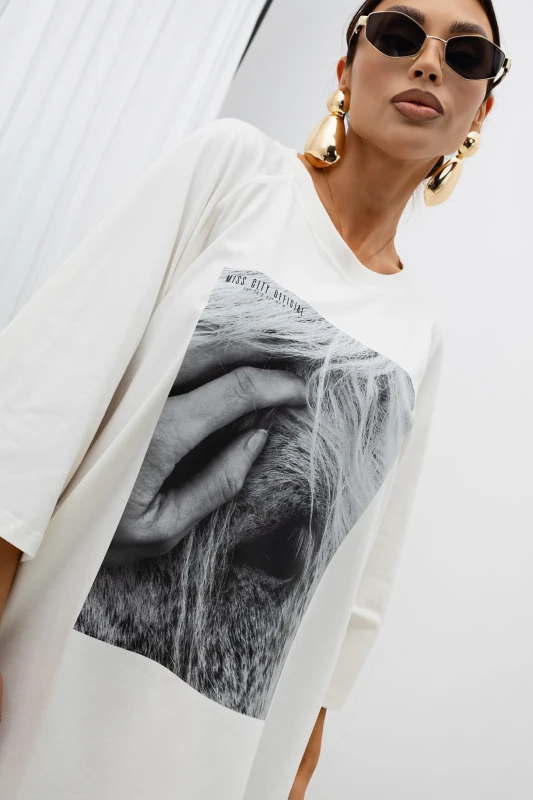 MISS CITY OFFICIAL Damski T-shirt Wild Muse (biały)